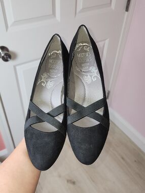 Mootsies Tootsies Black Crisscross Suede Ballet Flats